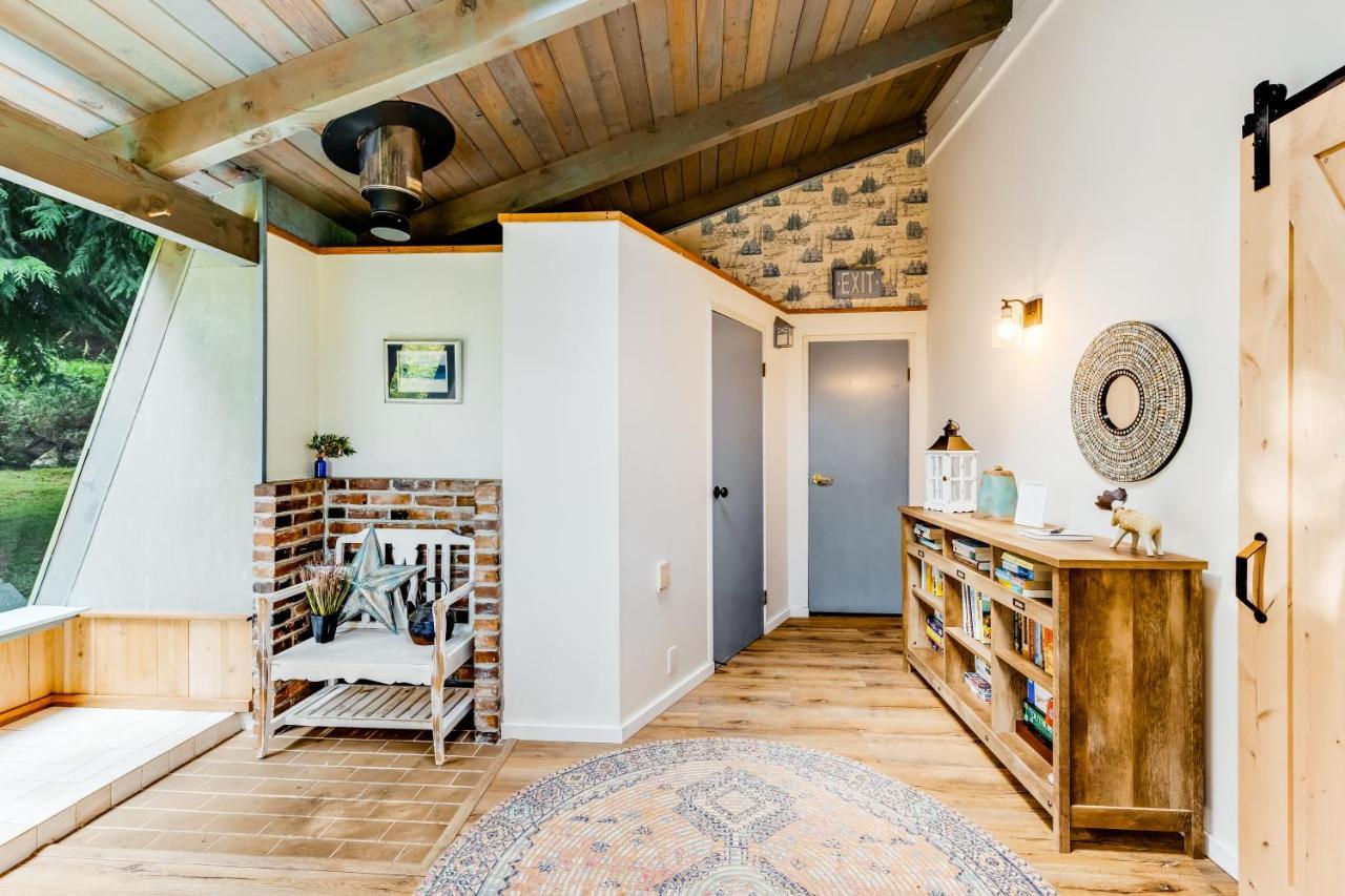 Tall Cedars Cabin By The Water Eastsound Экстерьер фото