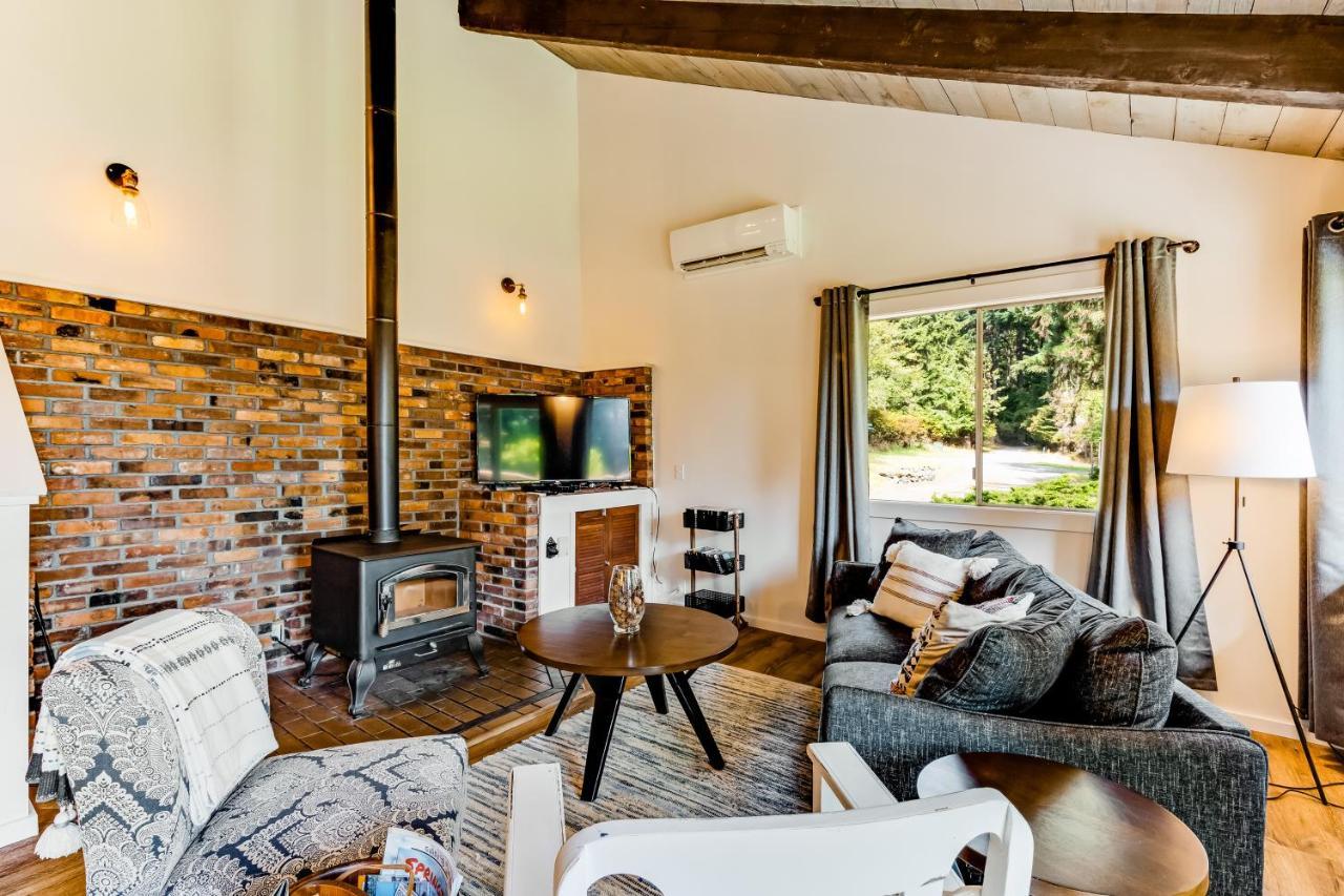 Tall Cedars Cabin By The Water Eastsound Экстерьер фото