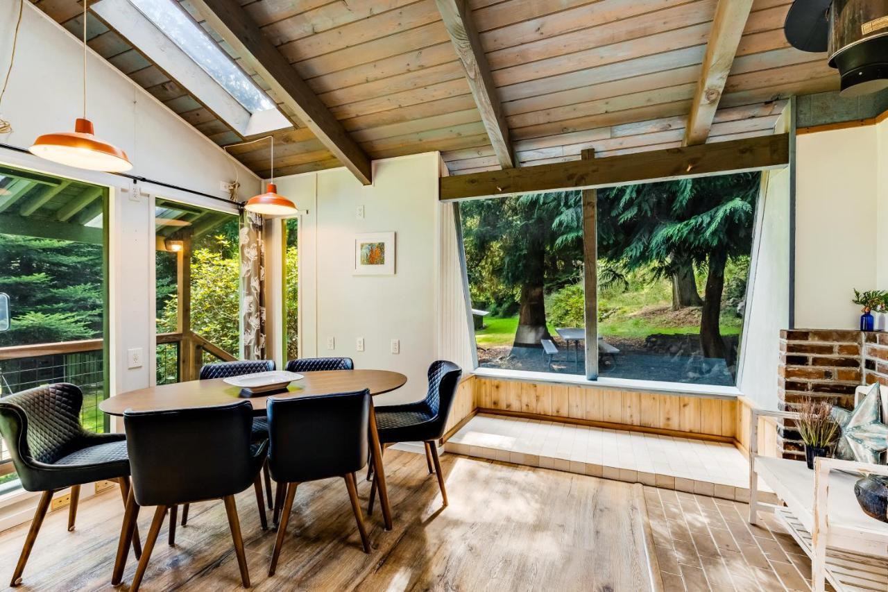 Tall Cedars Cabin By The Water Eastsound Экстерьер фото