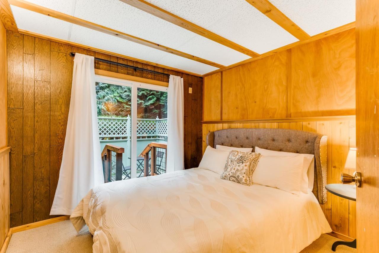 Tall Cedars Cabin By The Water Eastsound Экстерьер фото
