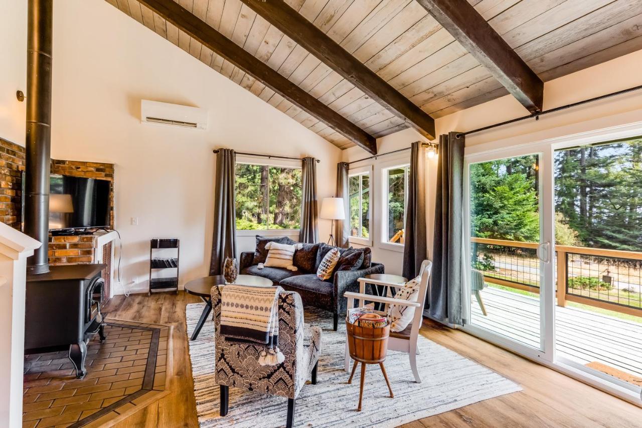 Tall Cedars Cabin By The Water Eastsound Экстерьер фото