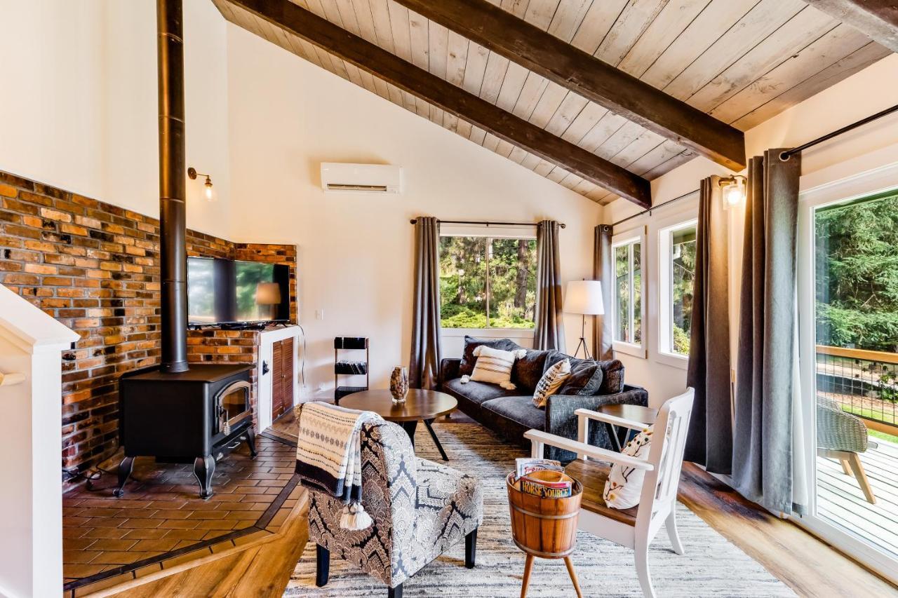 Tall Cedars Cabin By The Water Eastsound Экстерьер фото