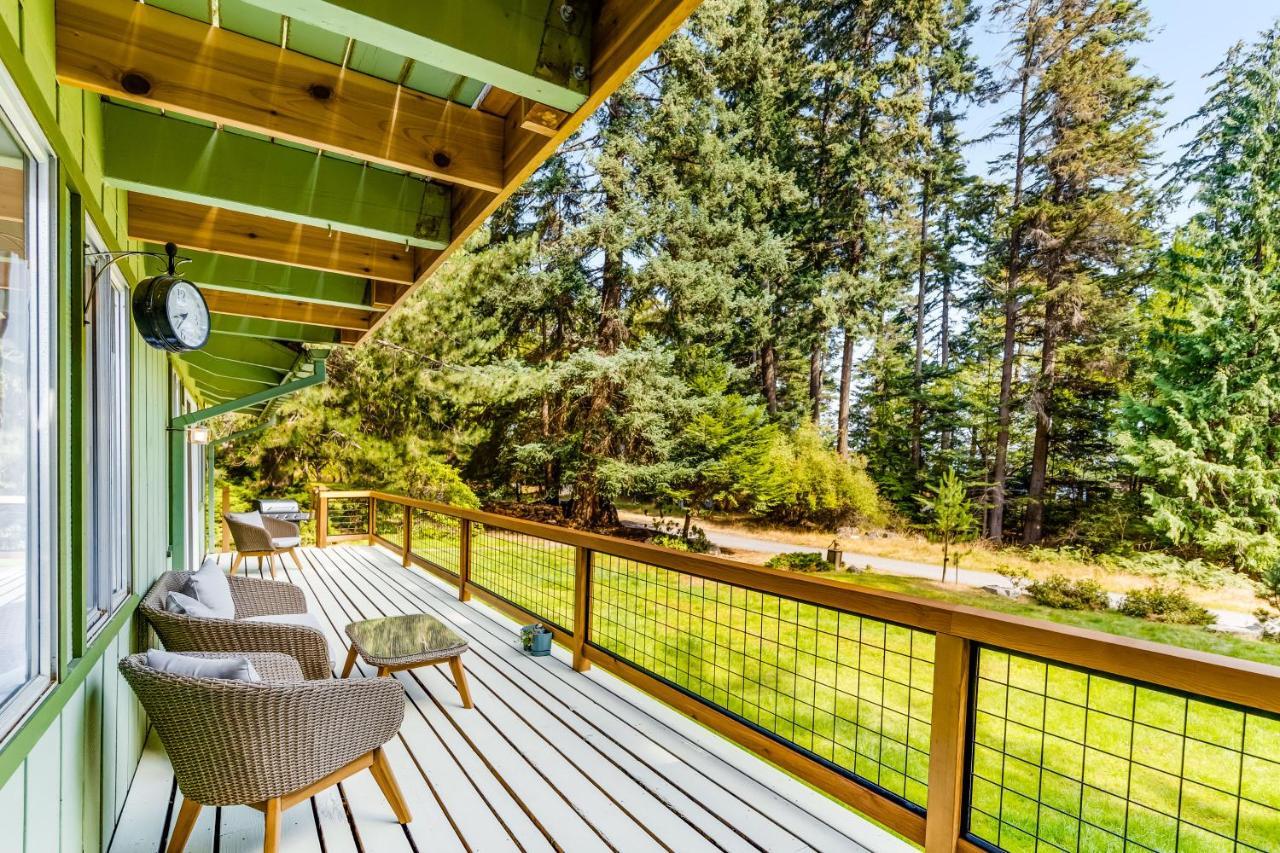 Tall Cedars Cabin By The Water Eastsound Экстерьер фото