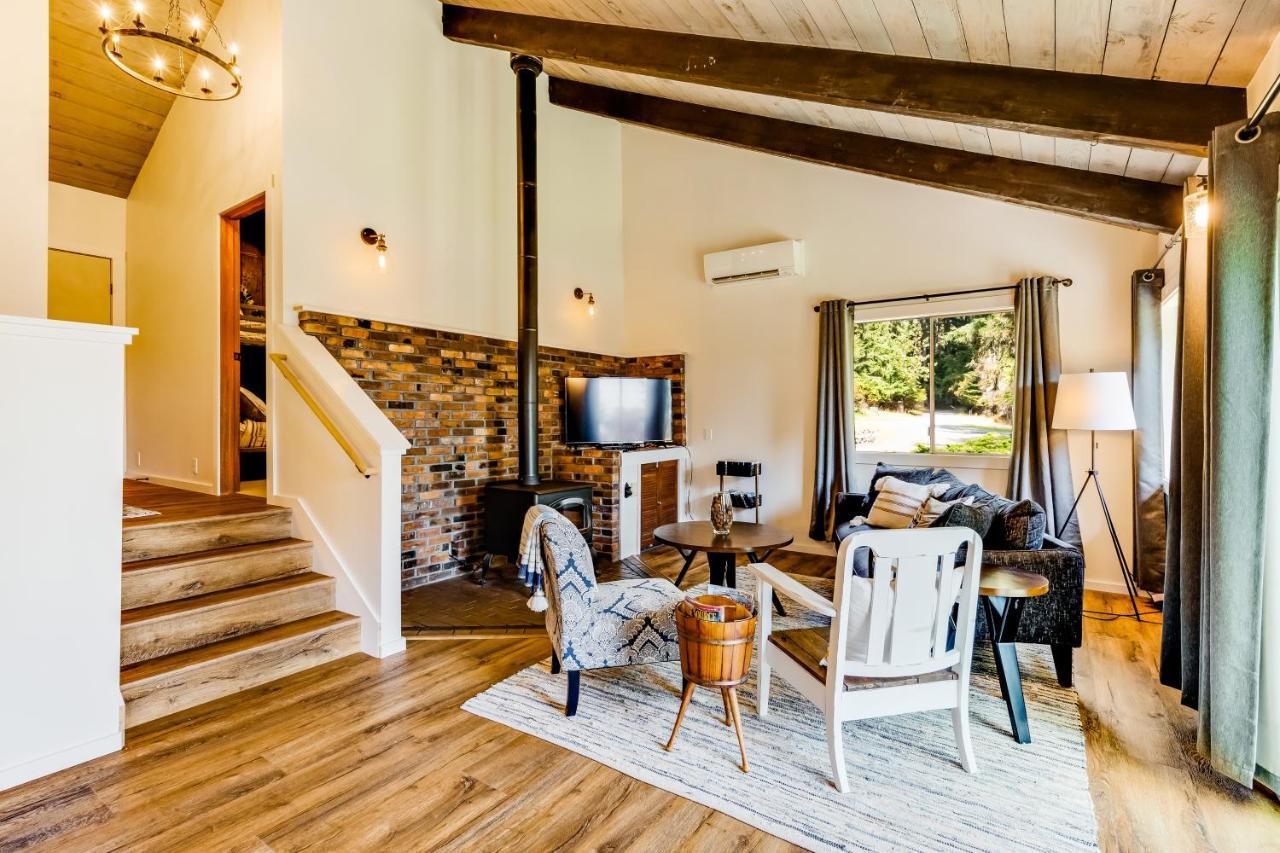 Tall Cedars Cabin By The Water Eastsound Экстерьер фото